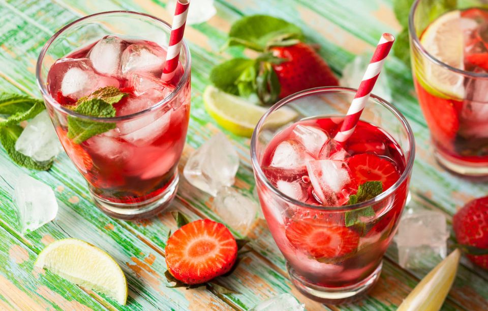 10 drinks refrescantes de verão para preparar em casa